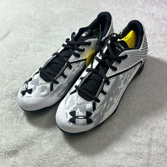 Under Armour Men’s Baseball Cleats Brand New Black White Gray Size 9